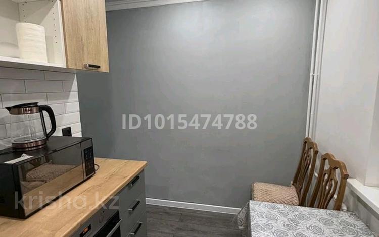2-комнатная квартира · 51 м² · 5/9 этаж, 10 микр 4 за 19.5 млн ₸ в Аксае — фото 2