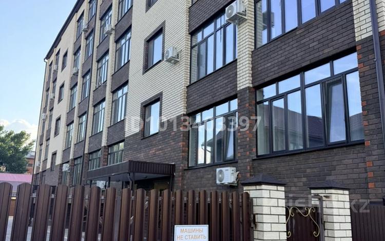 2-бөлмелі пәтер · 83.8 м² · 5/5 қабат, Егизбаева 80, бағасы: 44 млн ₸ в Уральске — фото 2