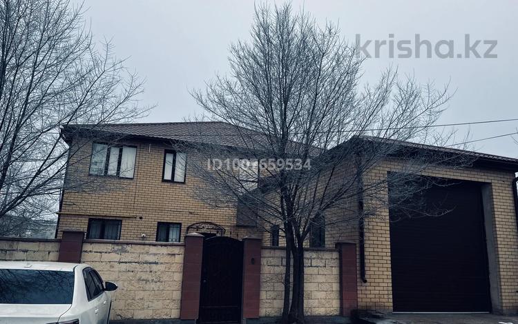 Отдельный дом · 8 комнат · 341.9 м², мкр Шанхай, Отегена Турмагамбетова, 51 за 800 000 〒 в Актобе — фото 2