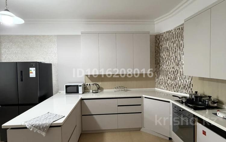 3-комнатная квартира · 130 м² · 6/20 этаж, Республики 3/2 за 1 млн ₸ в Астане, Сарыарка р-н — фото 2