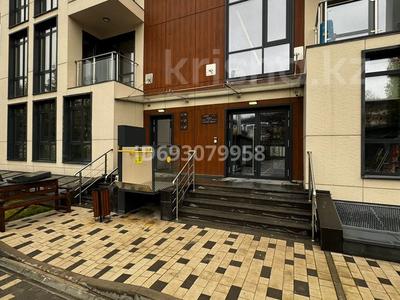 4-комнатная квартира, 220 м², Жамакаева 252 за 180 млн 〒 в Алматы, Медеуский р-н