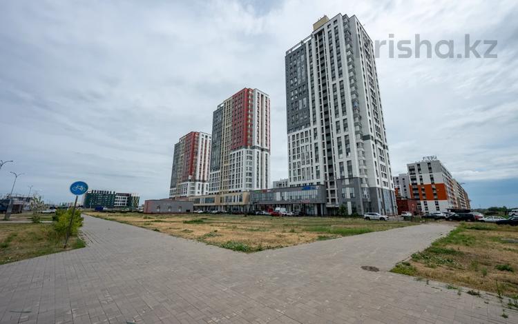 3-комнатная квартира · 77.9 м² · 22/24 этаж, Сафуана Шаймеденова 8 за 39.9 млн ₸ в Астане, Сарайшык р-н — фото 2