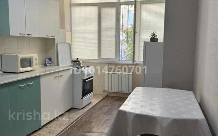 1-комнатная квартира · 40 м² · 1/5 этаж, 32В мкр 10 за 10 000 ₸ в Актау — фото 2