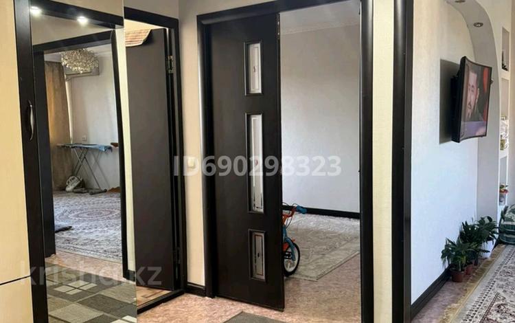 4-комнатная квартира · 75.2 м² · 5/5 этаж, Мкр. Акбулак 20 за 20 млн ₸ в Таразе — фото 11