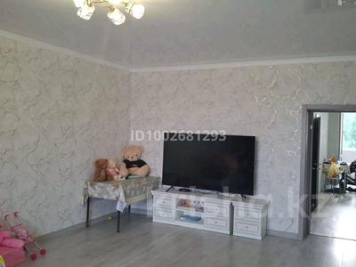 2-бөлмелі пәтер · 90.8 м² · 4/5 қабат, мкр 4 27/2, бағасы: 32 млн ₸ в Уральске