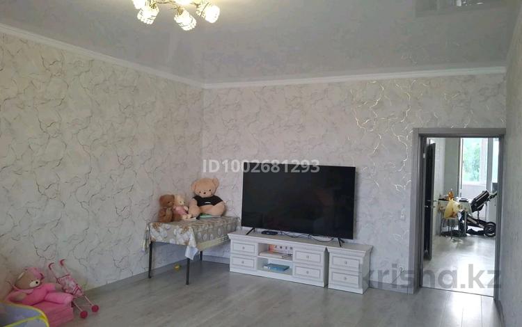 2-комнатная квартира · 90.8 м² · 4/5 этаж, мкр 4 27/2 за 33.5 млн 〒 в Уральске — фото 3