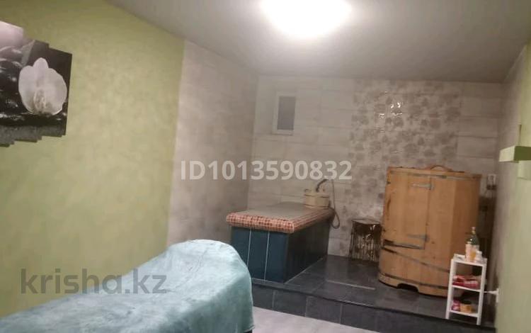 Салоны красоты · 250 м² за 60 000 ₸ в Актобе, мкр Болашак — фото 4