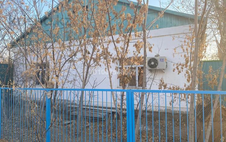 Отдельный дом · 3 комнаты · 150 м², Ерназар жүнісұлы 25 — Үйдің қасында бір қораның за 150 000 〒 в  — фото 2