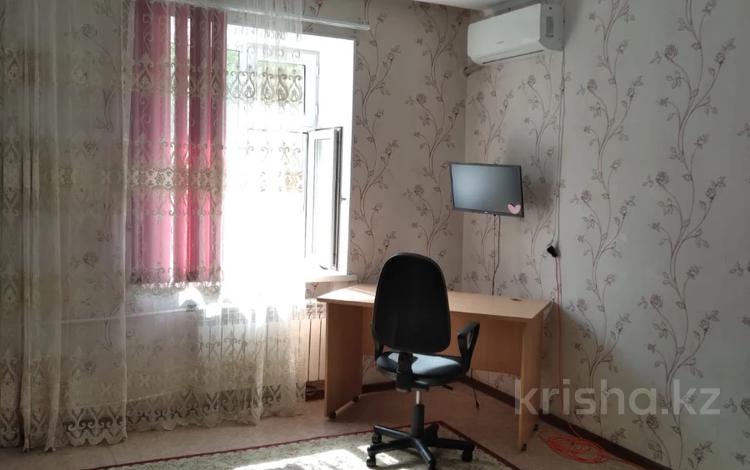 2-комнатная квартира, 48 м², 2/3 этаж, Льва Толстого за 11.5 млн 〒 в Уральске — фото 2