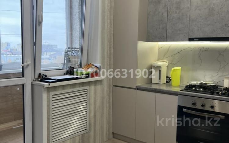 1-комнатная квартира · 50 м² · 3/10 этаж, мкр Шугыла — Толе би/ Жунисова за 230 000 ₸ в Алматы, Наурызбайский р-н — фото 2