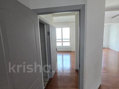 2-бөлмелі пәтер · 98 м² · 4/10 қабат, Кабанбай Батыра 15, бағасы: 250 000 ₸ в Алматы, Медеуский р-н