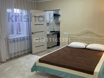 Отдельный дом · 1 комната · 70 м², мкр Самал, Пыштанай батыр за 180 000 〒 в Атырау