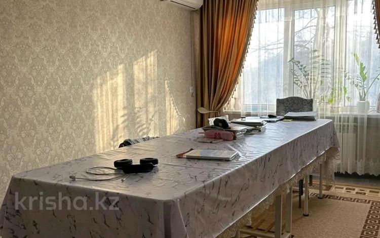 3-бөлмелі пәтер · 74 м² · 2/4 қабат, 2-й мкр. 20, бағасы: 26 млн ₸ в Конаеве — фото 2