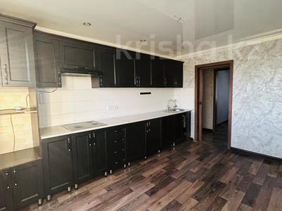 5-комнатная квартира · 86.9 м² · 4/5 этаж, мкр Юго-Восток, Дюсембекова 35 за 30 млн ₸ в Караганде, Казыбек би р-н