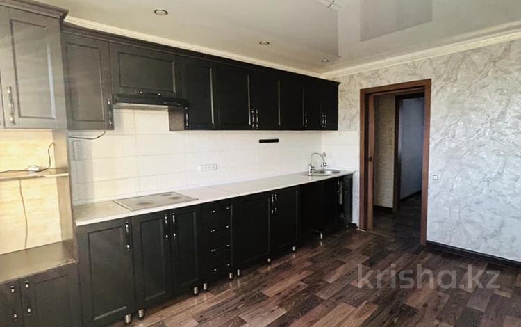 5-комнатная квартира · 86.9 м² · 4/5 этаж, мкр Юго-Восток, Дюсембекова 35 за 30 млн ₸ в Караганде, Казыбек би р-н — фото 2