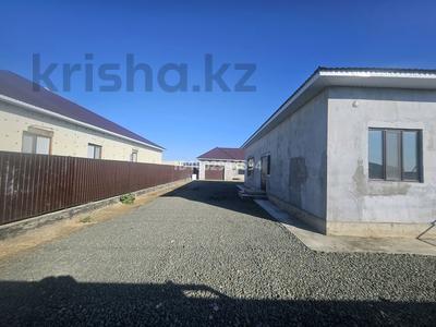 Продажа домов и дачи в Атырауской обл.: Часть дома · 5 комнат · 214 м² · 8 сот., Ул.Ф.Оңғарсынова 66 за 30 млн 〒 Часть дома · 5 комнат · 214 м² · 8 сот., Ул.Ф.Оңғарсынова 66 за 30 млн 〒 в Кульсары