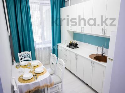 2-комнатная квартира · 72 м² · 1/4 этаж, Старый город, Старый город Ширниязова 39 — Остановка акация за 25 000 ₸ в Актобе
