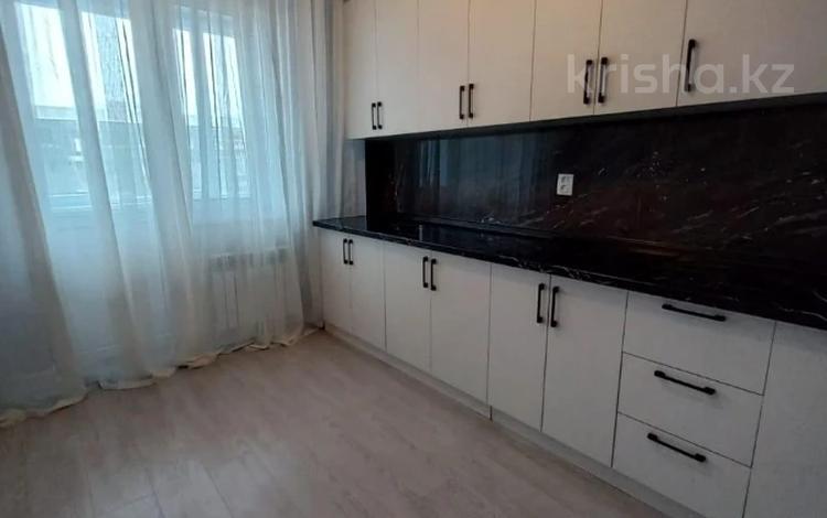 1-комнатная квартира, 40 м², 10/13 этаж помесячно, Есенова 160/3 за 220 000 〒 в Алматы, Жетысуский р-н — фото 2