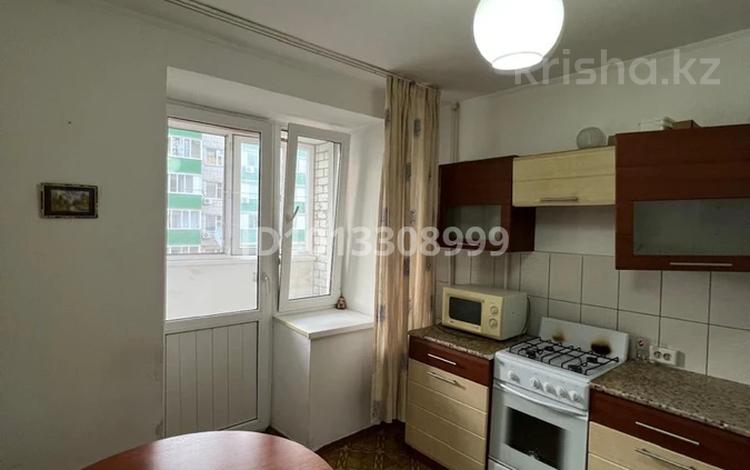 2-бөлмелі пәтер · 55 м² · 2/5 қабат, мкр Жана Орда 13, бағасы: 140 000 ₸ в Уральске — фото 2