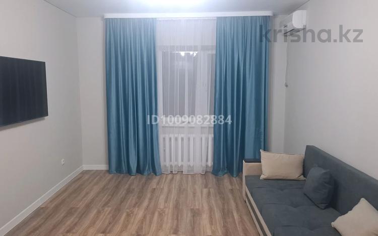 1-бөлмелі пәтер · 43 м² · 1/5 қабат, мкр Кадыра Мырза-Али 5, бағасы: 150 000 〒 в Уральске — фото 2
