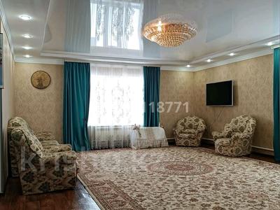 Отдельный дом · 5 комнат · 280 м² · 12 сот., мкр Жастар 2 — АМЦ за 39.7 млн 〒 в Актобе, жилой массив Жанаконыс