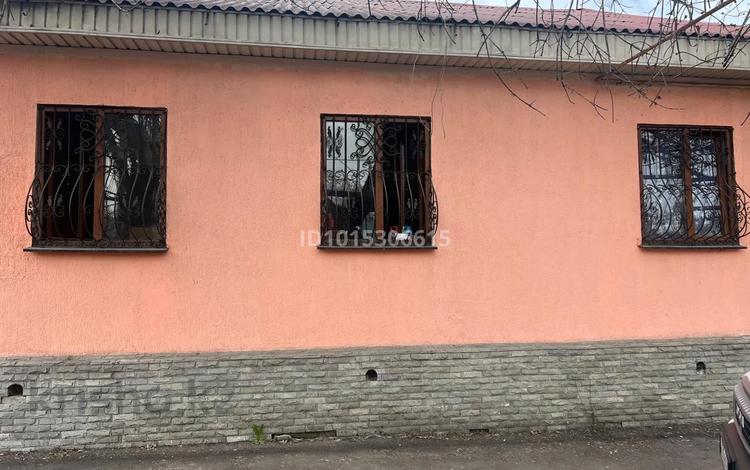 Отдельный дом · 2 комнаты · 100 м² · 5 сот., Жетысуйская 8 за 500 000 ₸ в Алматы, Медеуский р-н — фото 2