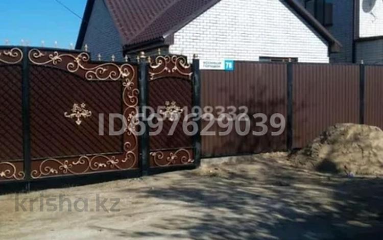 Часть дома • 4 комнаты • 240 м² • 12 сот., мкр Жилгородок — Военный городок за 85 млн 〒 в Актобе, мкр Жилгородок — фото 2