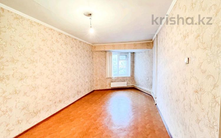 2-комнатная квартира, 49 м², 2/5 этаж, 4 мкрн за ~ 14.3 млн 〒 в Талдыкоргане — фото 2