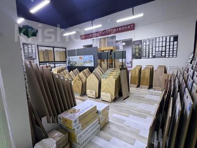 Свободное назначение, офисы, магазины и бутики, склады, общепит, салоны красоты, медцентры и аптеки, образование, кабинеты и рабочие места · 100 м² за 600 000 ₸ в Астане, Сарайшык р-н