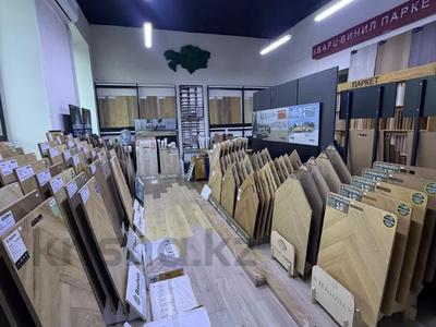 Еркін, кеңселер, дүкендер мен бутиктер, қоймалар, қоғамдық тамақтану орны, сұлулық салондары, медорталықтар мен дәріханалар, білім орталықтары, кабинеттер және жұмыс орындары · 100 м², бағасы: 700 000 ₸ в Астане, Сарайшык р-н