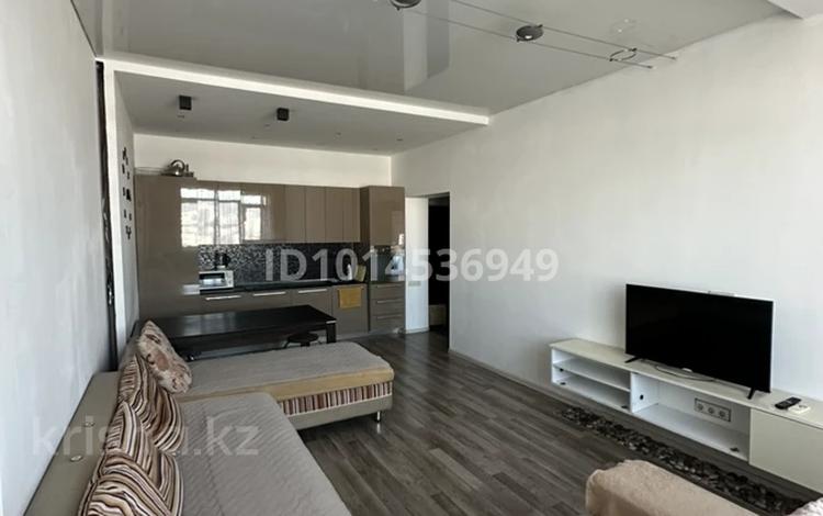 2-комнатная квартира · 62 м² · 11/16 этаж, Абая 150/230 за 400 000 ₸ в Алматы, Бостандыкский р-н — фото 2