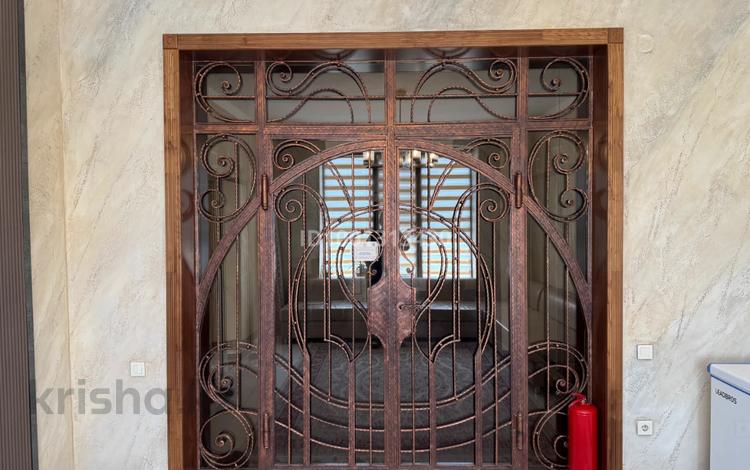 Отдельный дом · 10 комнат · 590 м² · 16 сот., мкр Акжайык за 185 млн 〒 в Шымкенте, Абайский р-н — фото 13