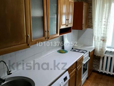 2-бөлмелі пәтер · 51 м² · 1/5 қабат, Ихсанова 52, бағасы: 90 000 ₸ в Уральске, мкр Школьник