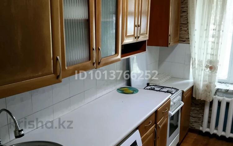 2-бөлмелі пәтер · 51 м² · 1/5 қабат, Ихсанова 52, бағасы: 90 000 ₸ в Уральске, мкр Школьник — фото 2