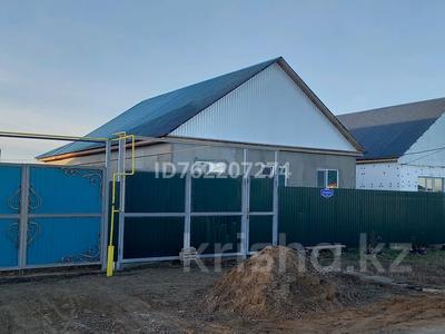 Отдельный дом · 4 комнаты · 80 м² · 4 сот., Сарыарка, Иса Байзакова 22/1 — Пересечение улиц Иса Базакова – Ляззат Асанова, район магазина «Азиза» за 25 млн 〒 в Деркуле