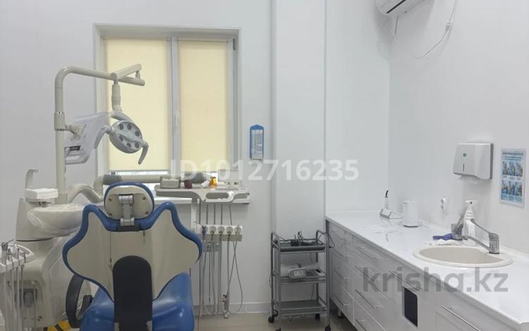 Медцентры и аптеки · 15 м² за 600 000 ₸ в Астане, Есильский р-н — фото 2