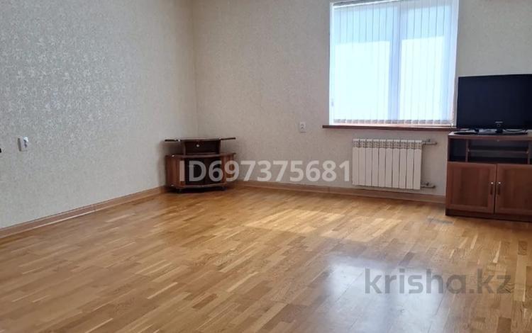 2-комнатная квартира, 65 м², 5/5 этаж помесячно, мкр Нурсат 12 за 170 000 〒 в Шымкенте, Каратауский р-н — фото 2