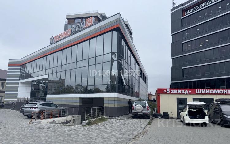 Свободное назначение, офисы, магазины и бутики, салоны красоты, медцентры и аптеки, образование · 900 м² за 4.5 млн 〒 в Усть-Каменогорске — фото 8