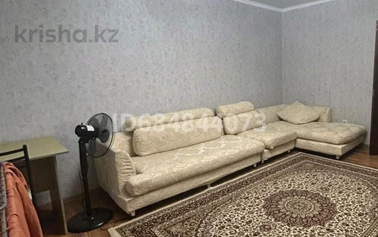 1-комнатная квартира · 50 м² · 13/17 этаж, мкр Мамыр-1 за 250 000 ₸ в Алматы, Ауэзовский р-н — фото 10