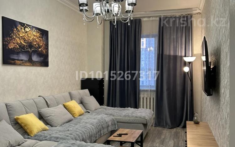 2-комнатная квартира · 65 м² · 8/19 этаж, мкр Шубар, Кабанбай-батыра 4/2 за 300 000 ₸ в Астане, Есильский р-н — фото 2