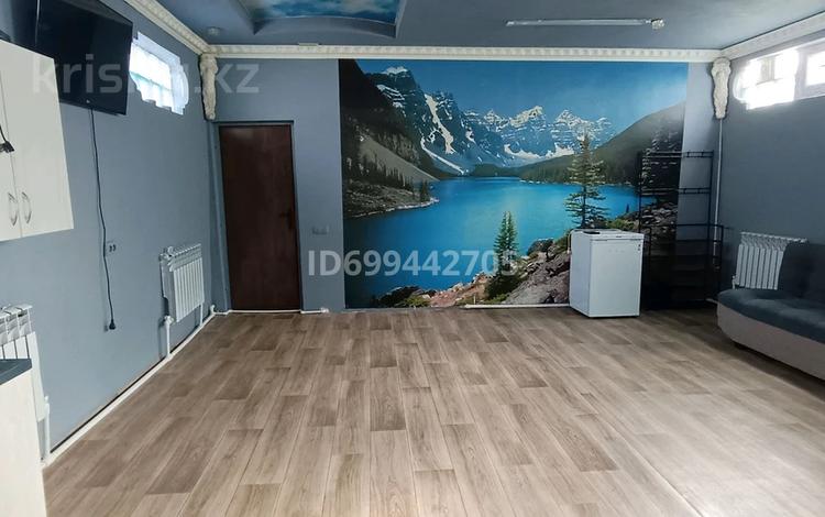 Отдельный дом · 2 комнаты · 50 м² · 1 сот., Актюбинская 35 за 110 000 ₸ в Уральске — фото 2