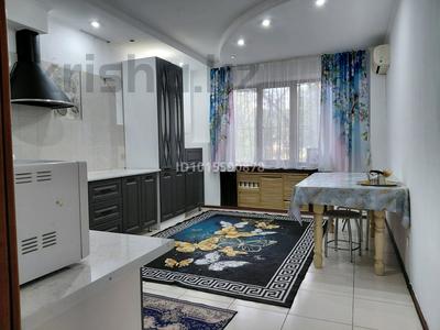 3-комнатная квартира · 80 м² · 1/2 этаж, мкр Аксай-4 14 за 400 000 ₸ в Алматы, Ауэзовский р-н