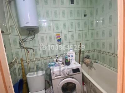 2-бөлмелі пәтер · 45 м² · 1/5 қабат, 13-шағынаудан 24 — Возле школы Жумабека Ташенова, бағасы: 8.4 млн ₸ в Караганде, Алихана Бокейханова р-н