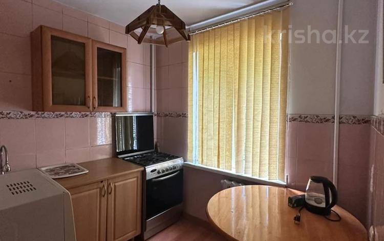 3-бөлмелі пәтер · 58 м² · 2/5 қабат, мкр №1 1/22, бағасы: 280 000 ₸ в Алматы, Ауэзовский р-н — фото 2