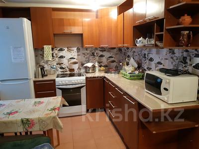 2-комнатная квартира, 65 м², 1 этаж посуточно, Назарбаева за 12 000 〒 в Усть-Каменогорске