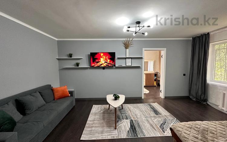 2-комнатная квартира · 44 м² · 1/5 этаж, мкр Новый Город, Ерубаева 33а — ЦУМ абзал Сити мол за 13 000 ₸ в Караганде, Казыбек би р-н — фото 2