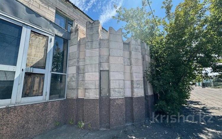Еркін, кеңселер, дүкендер мен бутиктер, қоғамдық тамақтану орны, сұлулық салондары, монша, қонақ үй және демалыс орындары, медорталықтар мен дәріханалар, білім орталықтары, ойын-сауық · 880 м², бағасы: 75 млн ₸ в  — фото 2