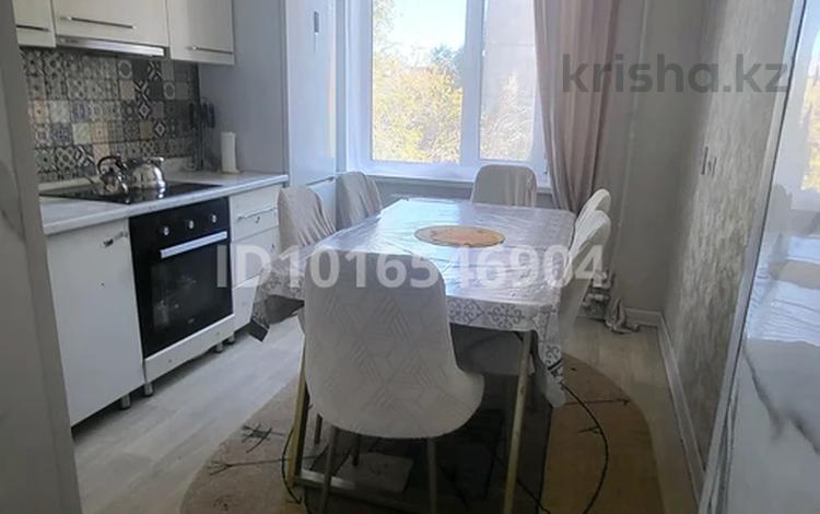 2-комнатная квартира · 50 м² · 3/5 этаж, мкр Юго-Восток, Мкр Юго-Восток, мкр Степной 1 — 5 школа за 200 000 ₸ в Караганде, Казыбек би р-н — фото 2