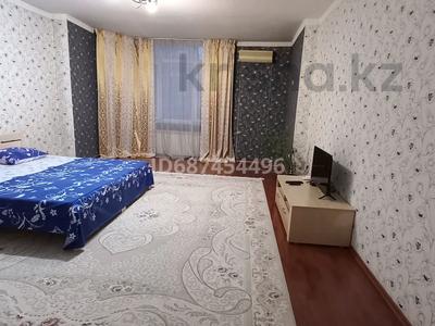 2-бөлмелі пәтер, 75 м², 3/5 қабат тәулігіне, Канцева 11 — Драмтеатр - &quot;Уют&quot;, бағасы: 11 000 〒 в Атырау