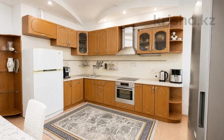 3-комнатная квартира · 170 м² · 4/22 этаж, Достык 160 за 680 000 ₸ в Алматы, Медеуский р-н — фото 2